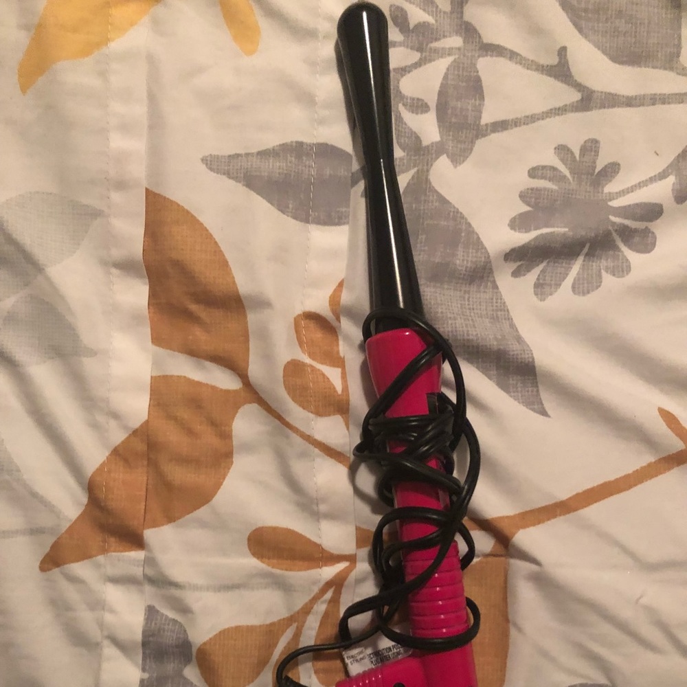 Revive Beauty curling iron